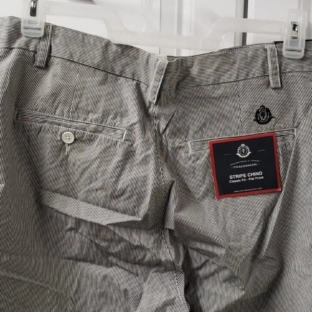 Roundtree & York Men's Chino Shorts  Size: 34  Classic Fit  Flat Front  Stripe